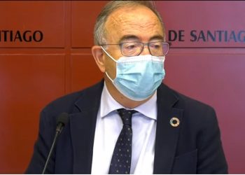 El alcalde de Santiago, Xosé Sánchez Bugallo, en rueda de prensa | AYUNTAMIENTO DE SANTIAGO