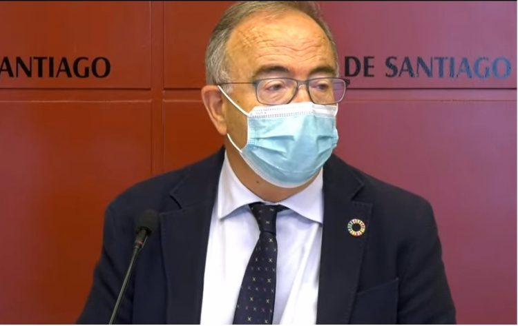El alcalde de Santiago, Xosé Sánchez Bugallo, en rueda de prensa | AYUNTAMIENTO DE SANTIAGO