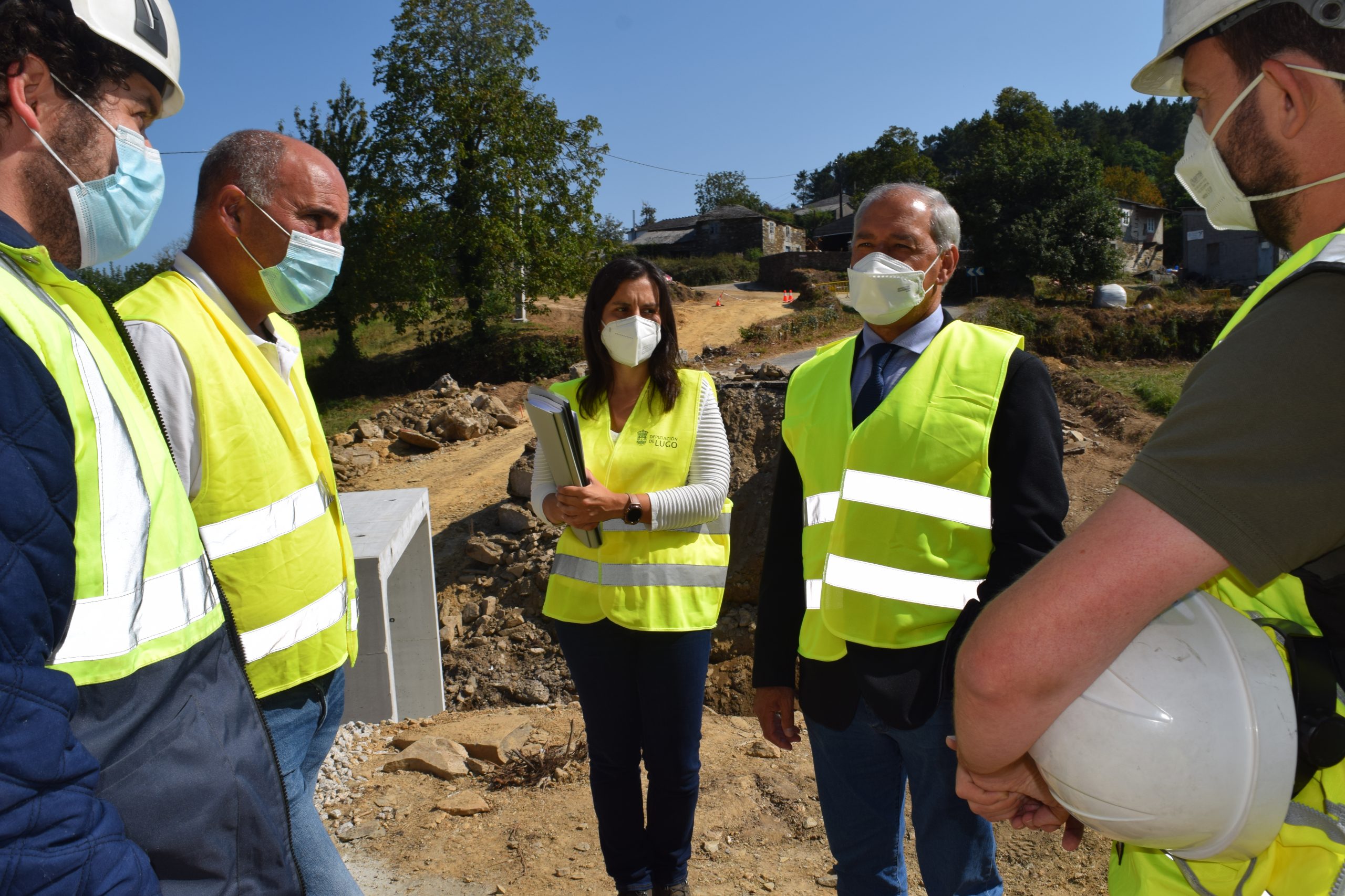 El presidente provincial, José Tomé, en una visita a una obra en Castroverde, en una foto de archivo. | DIPUTACIÓN DE LUGO