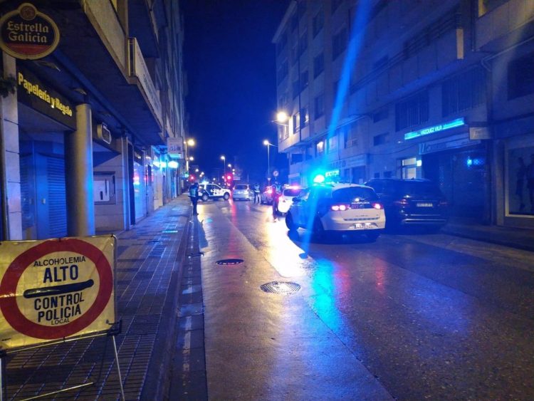 Imagen de archivo de un control nocturno de la Policía Local de Lugo