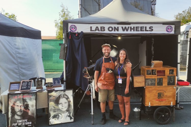 Daniel López y Verónica Alfonso en su laboratorio ambulante Lab On Wheels | CEDIDA