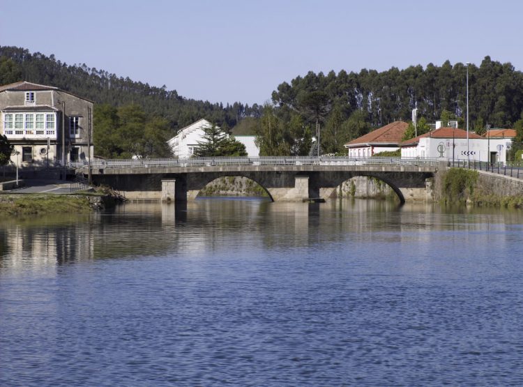 Puente sobre el río Xubia, en Narón