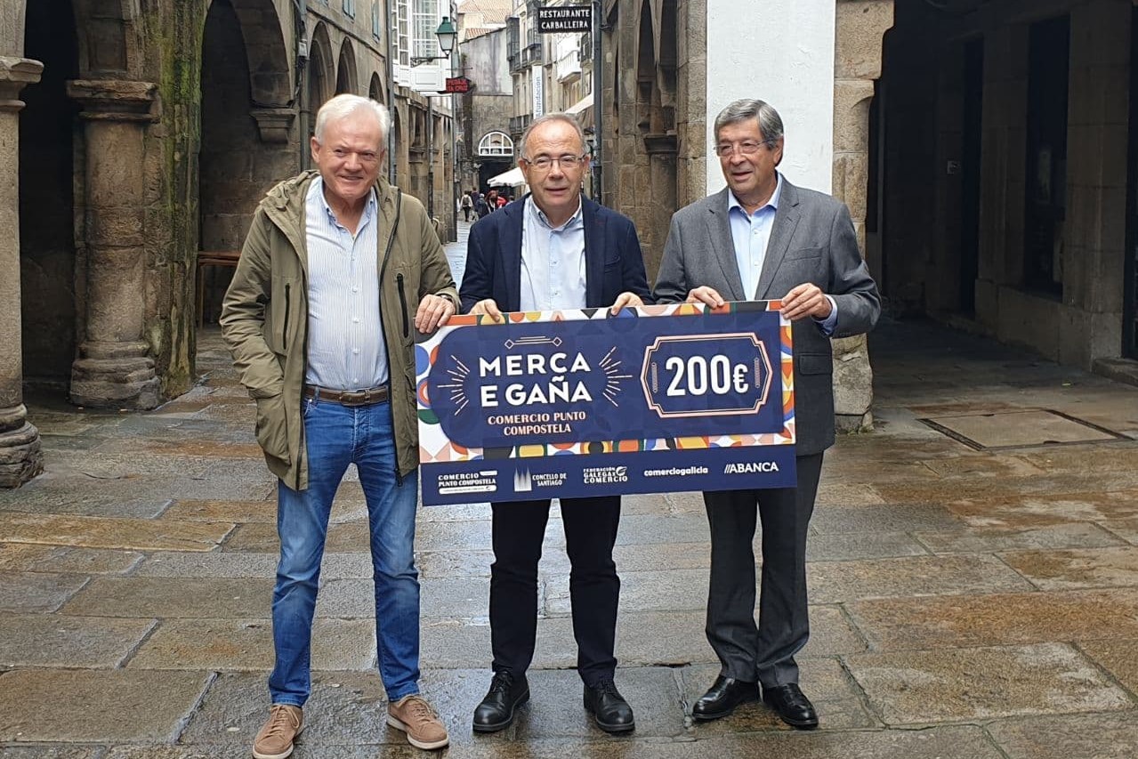 José Antonio Seijas, Xosé Sánchez Bugallo, y José María Seijas presentan "Merca e Gaña" | CONCELLO DE SANTIAGO