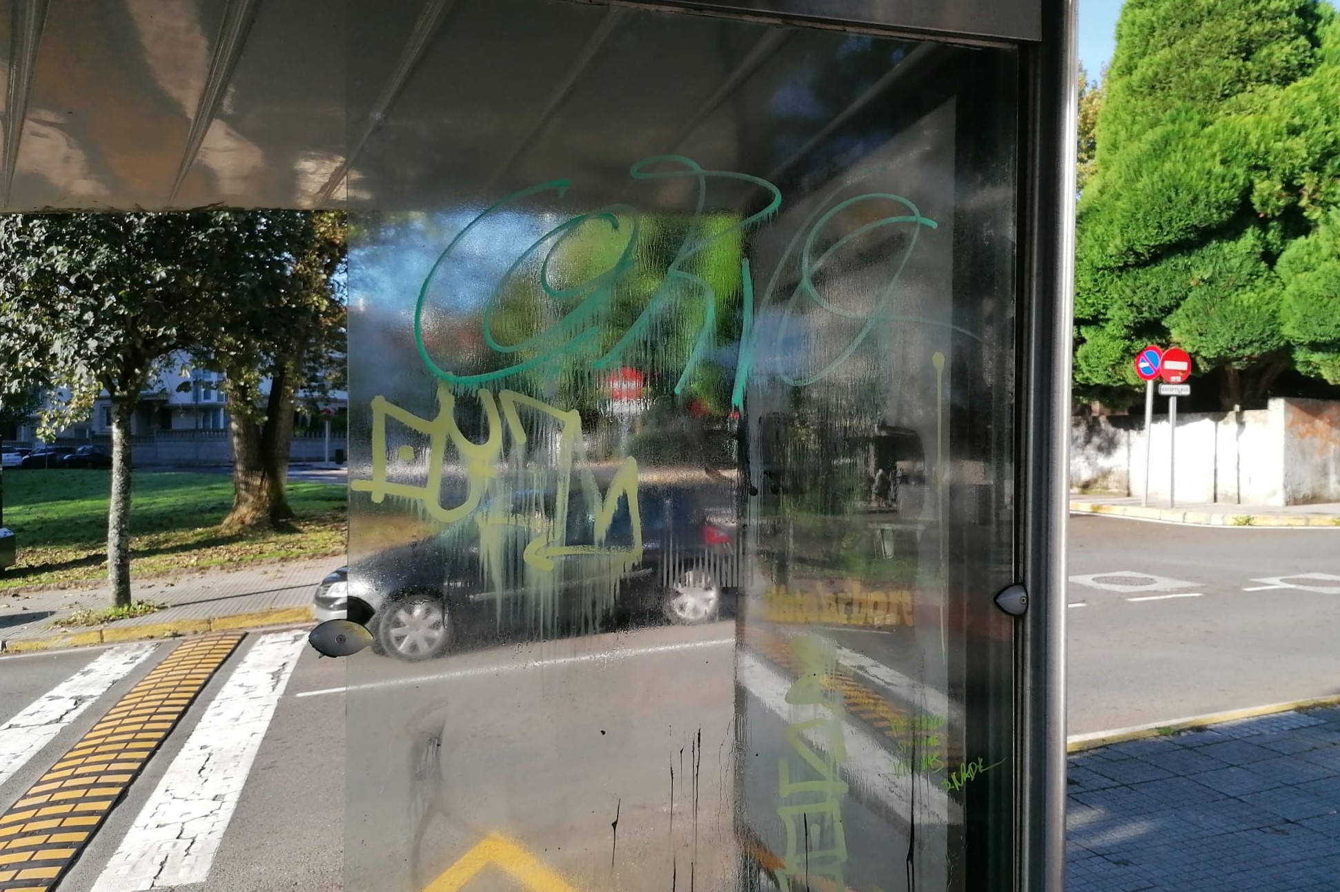 Pintadas manchan el mobiliario urbano de Santiago | CONCELLO DE SANTIAGO