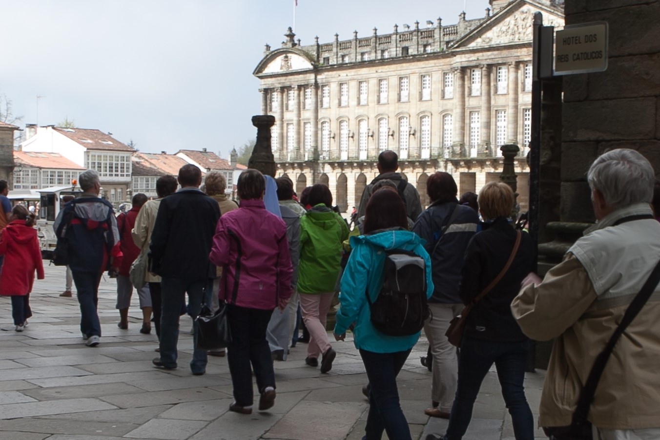 Un grupo de turistas llega a la plaza del Obradoiro | CONCELLO DE SANTIAGO