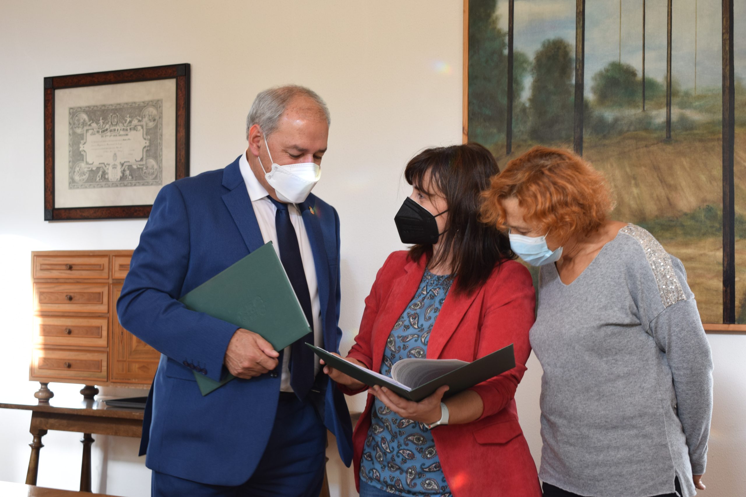 José Tomé firma un convenio con la alcaldesa de Barreiros | DIPUTACIÓN DE LUGO