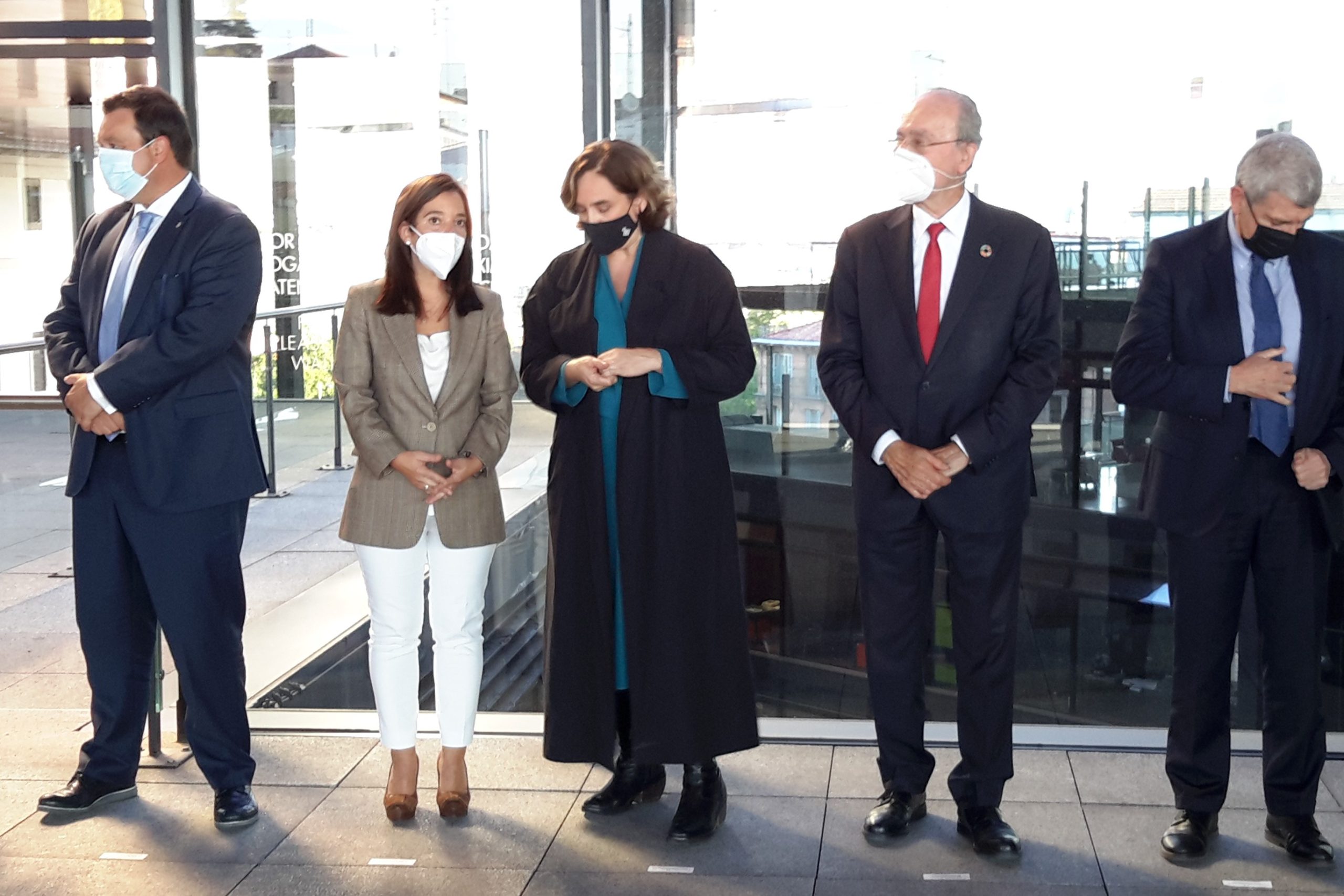 La alcaldesa de A Coruña, Inés Rey, junto a los regidores de Barcelona y Málaga | CONCELLO DA CORUÑA