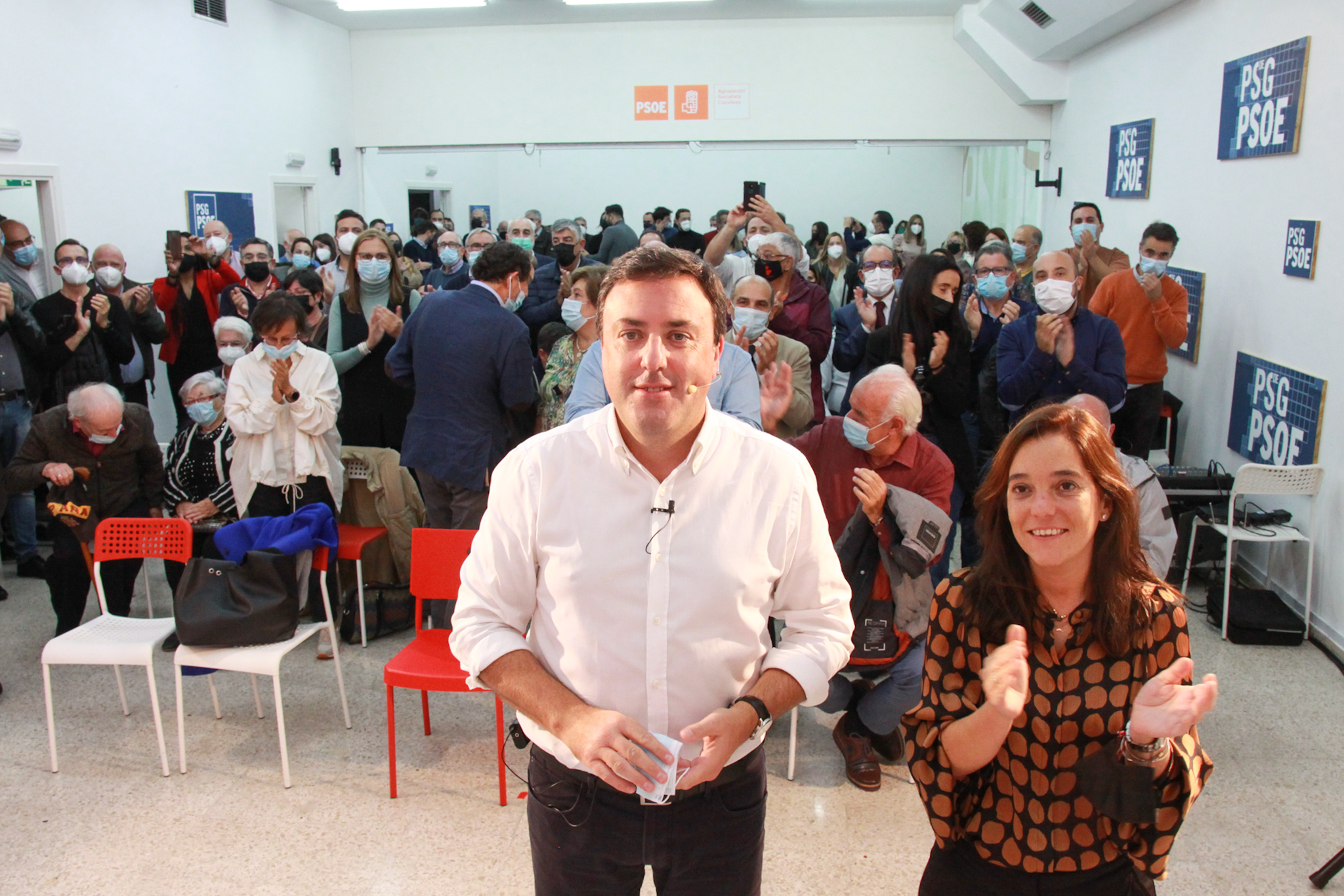 Valentín González Formoso mantiene un encuentro con militanes en A Coruña