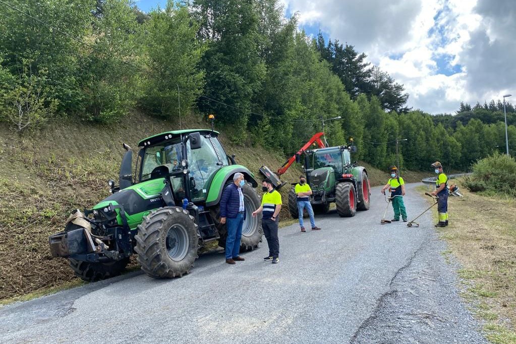 Eñ edil de Medio Ambiente, Miguel Fernández, supervisa trabajos de roza | CONCELLO DE LUGO