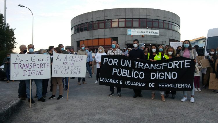 El mes pasado los usuarios de esta plataforma ciudadana se concentraron frente a la estación de buses - Archivo