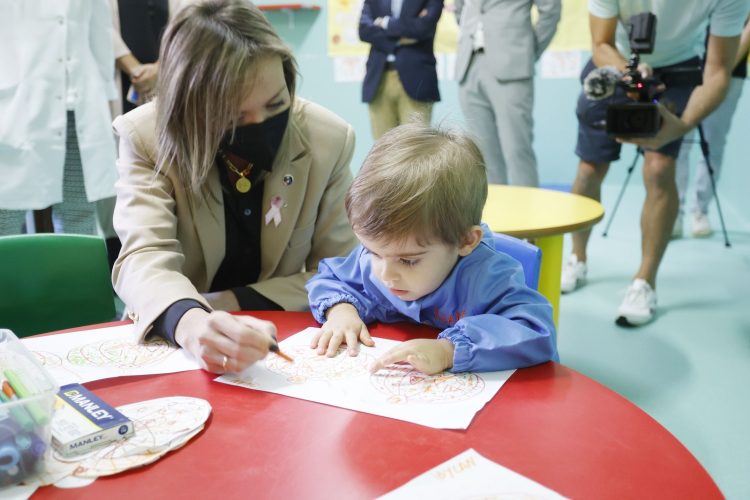 La consellerira visitó hoy la escuela infantil Virxe do Chamorro