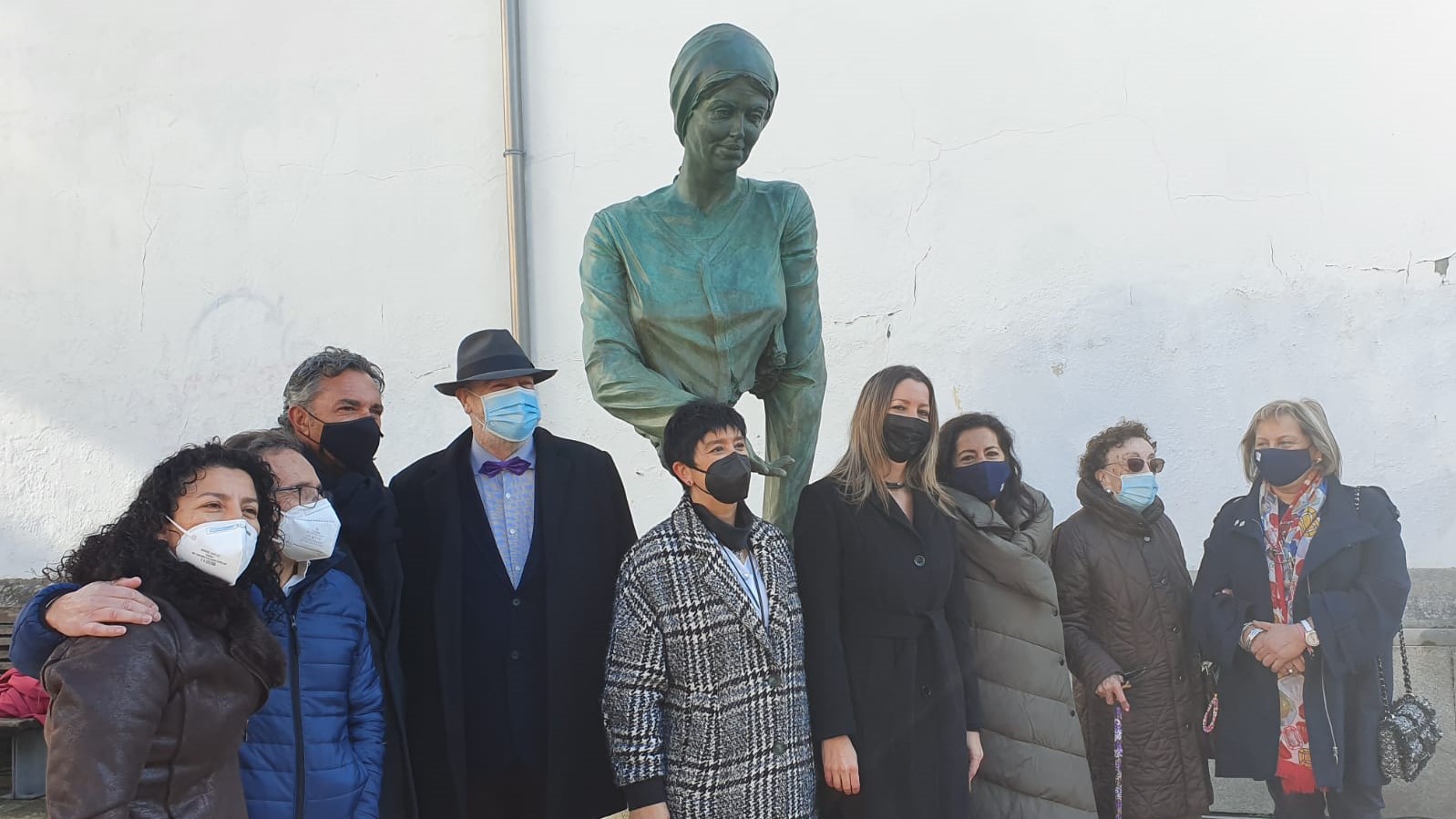 Lugo erige una escultura en homenaje a la enfermería en la Plaza de Ferrol | CONCELLO DE LUGO