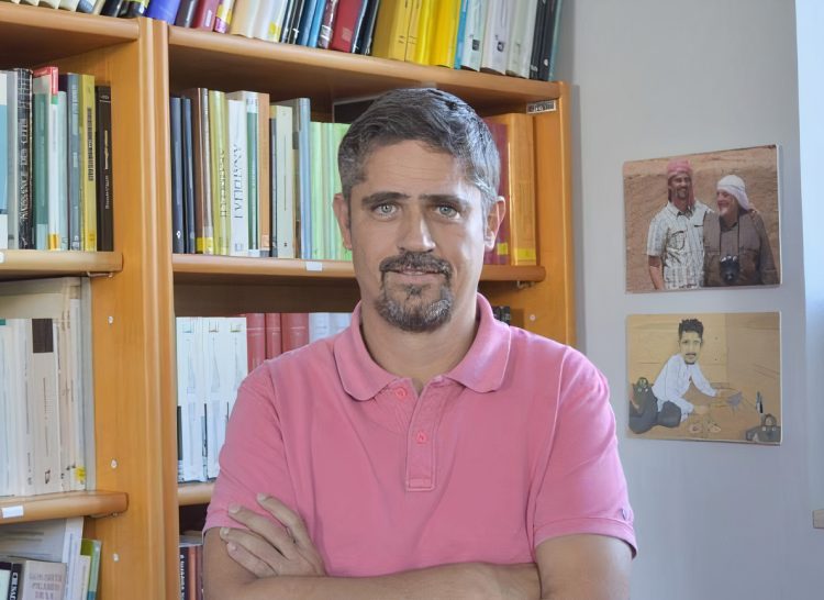 Archivo - El profesor de la UDC Juan Luis Montero