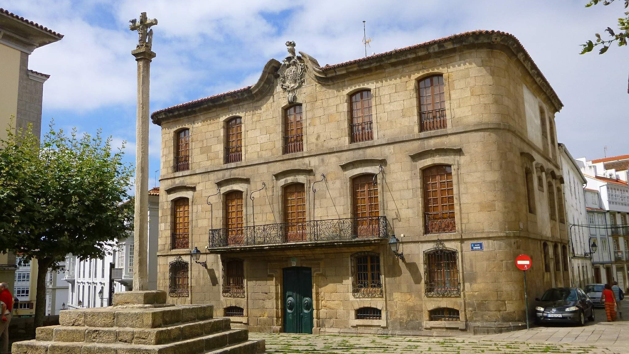 El palacio barroco llamado Casa Cornide está actualmente en manos de los Franco