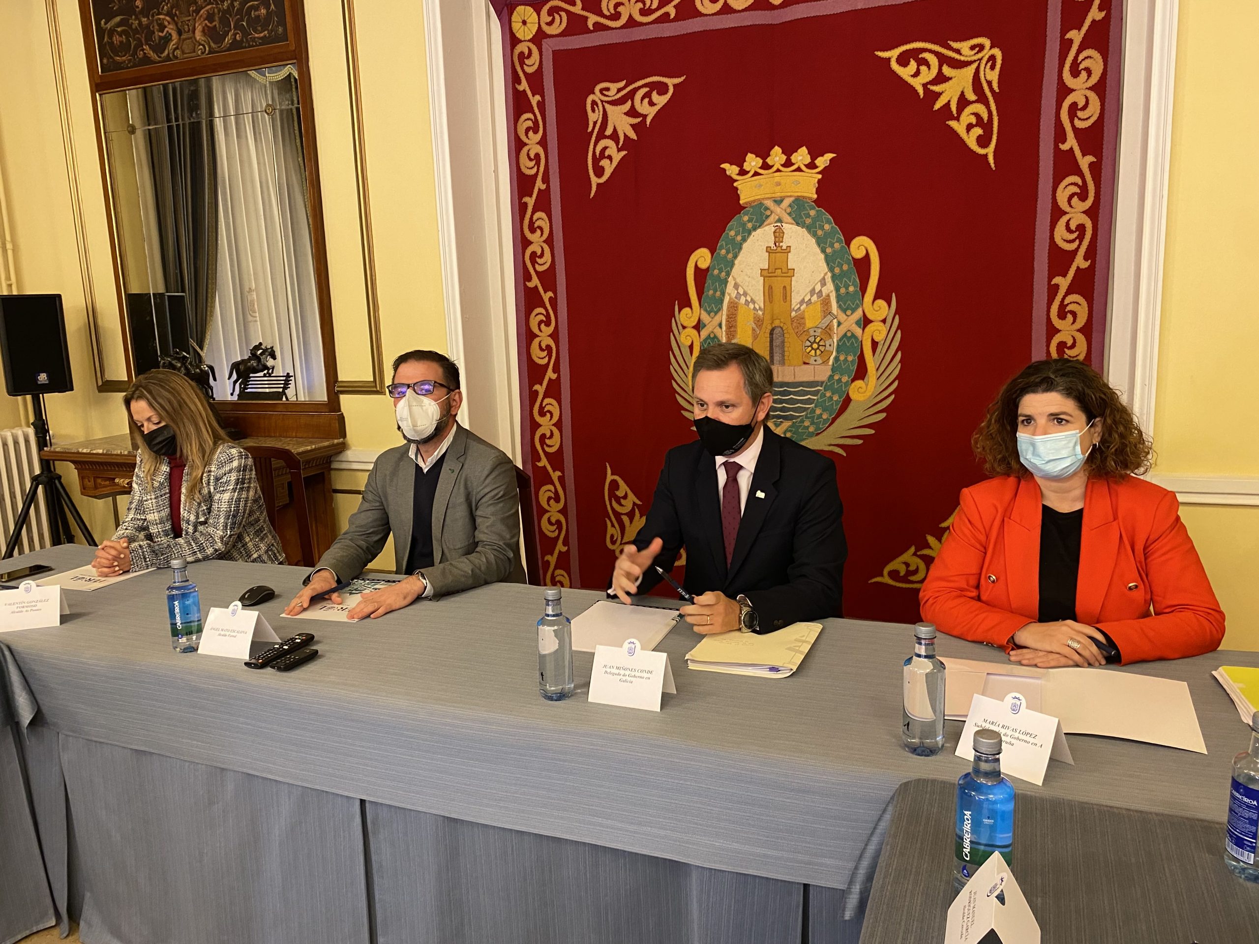 En la reunión participaron la directora del Instituto para la Transición Justa, Laura Martín; la subdelegada del Gobierno en A Coruña, María Rivas; el alcalde de Ferrol, Ángel Mato; el alcalde de Cerceda, Juan Manuel Rodríguez; la teniente de alcalde de las Pontes, Ana Pena; y los representantes de los sindicatos CCOO, CIG y UGT.