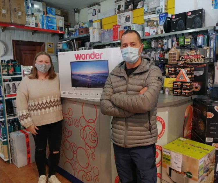 Luis decidió usar su vale regalo en un electrodoméstico