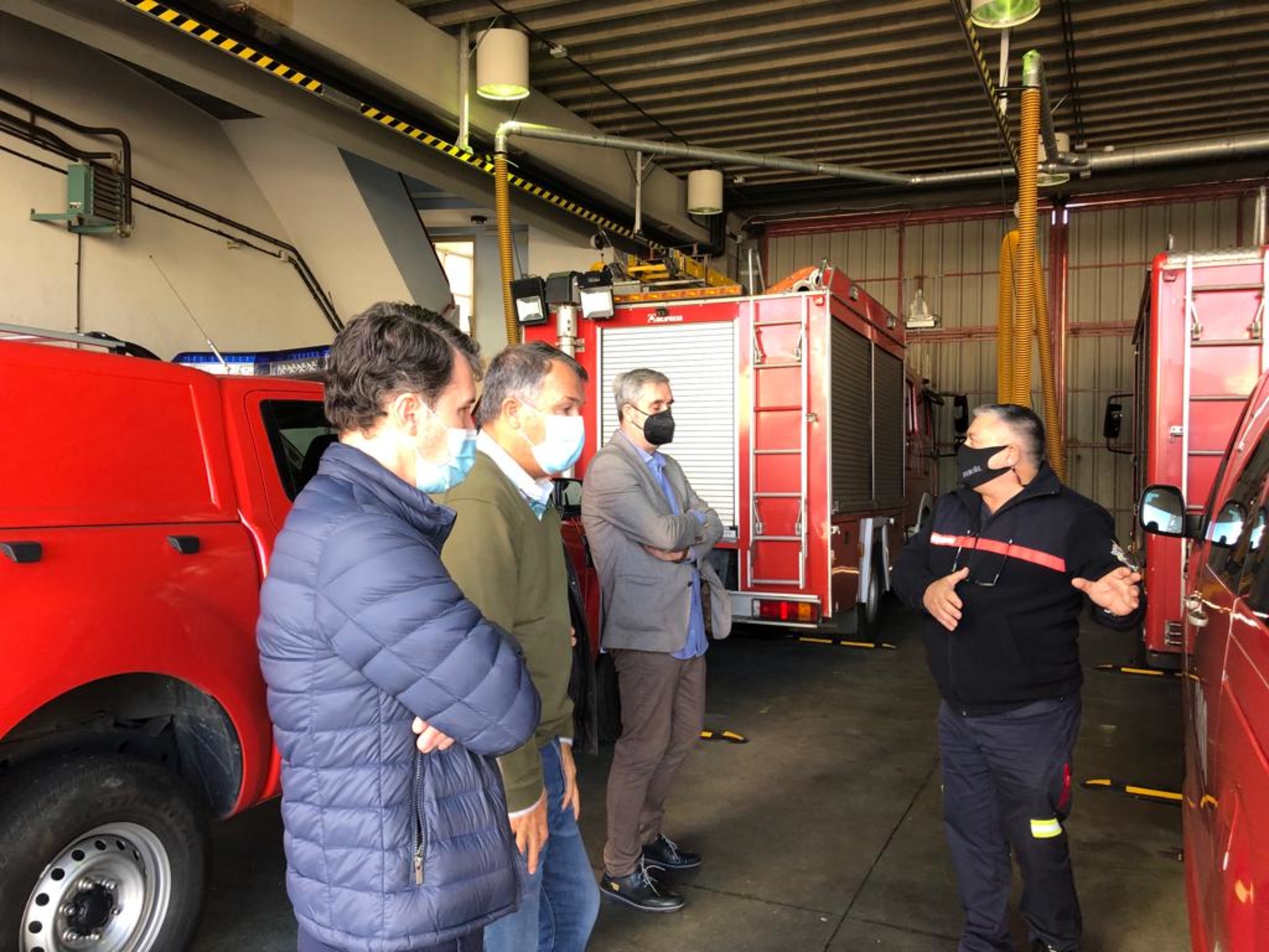 El diputado Blas García visitó el parque comarcal de Bomberos de Ferrol