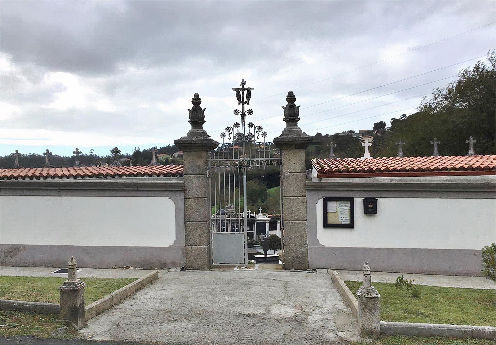 Sus restos mortales descansan en el cementerio vecinal de San Mamede de Laraxe