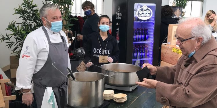 Los callos solidarios del chef Antonio estarán un año más en el Mercado das Nubes | MERCADO DAS NUBES