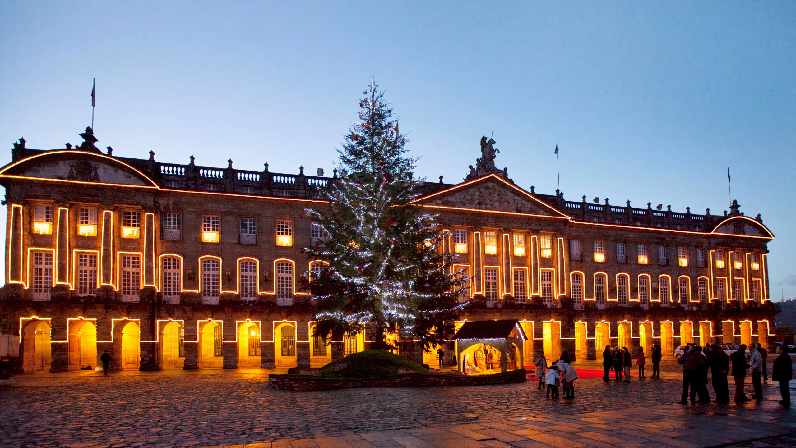 Imagen de archivo del Pazo de Raxoi iluminado en Navidad | CONCELLO DE SANTIAGO