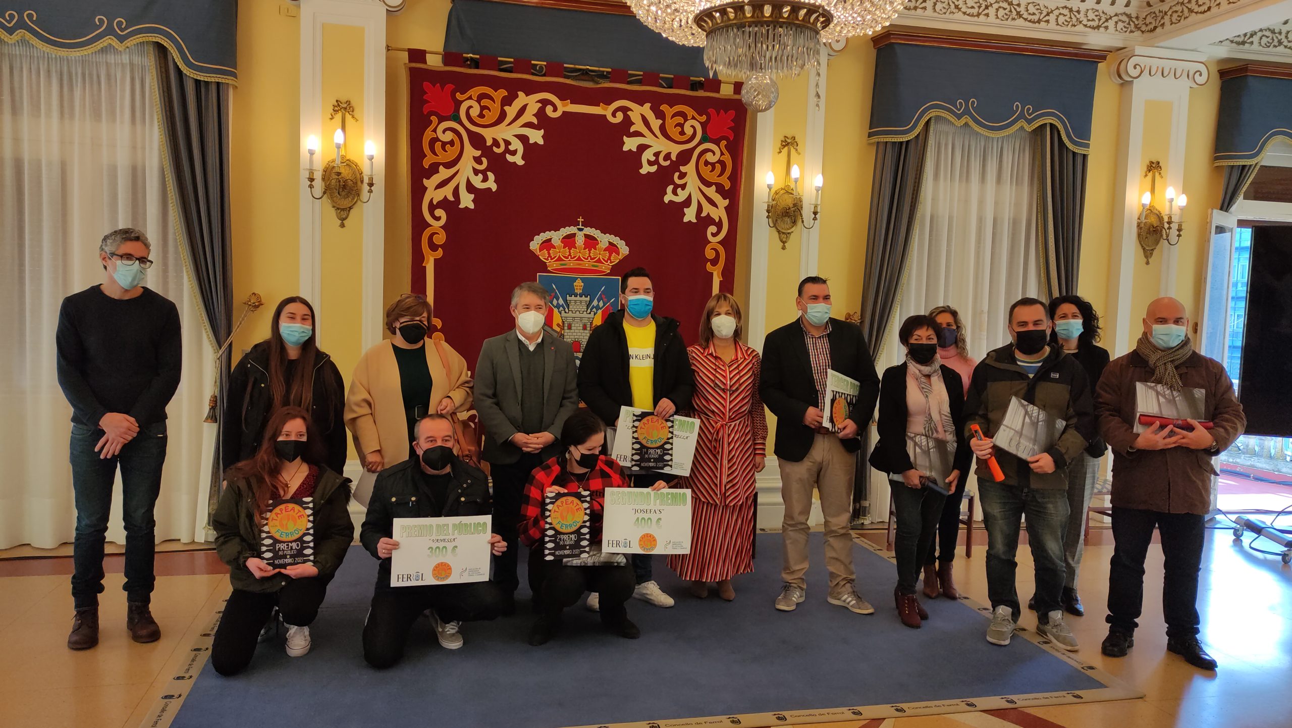 Foto de familia de los ganadores del concurso