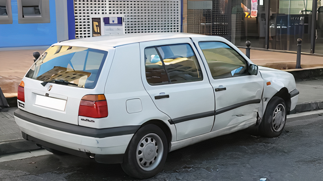 El coche con daños | POLICÍA LOCAL