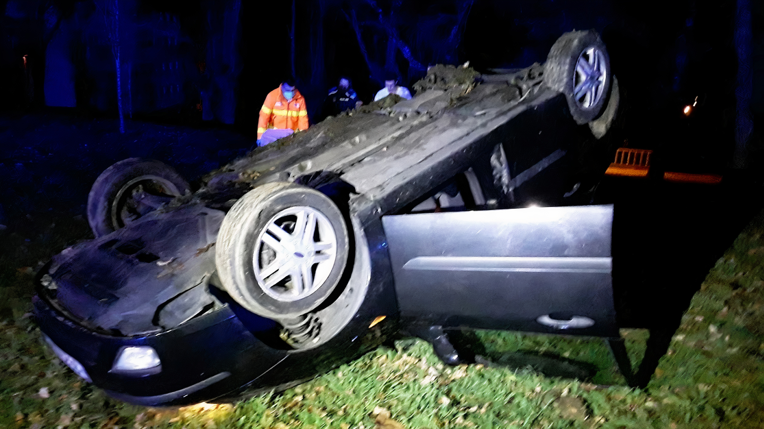 Un coche vuelca en Lugo | POLICÍA LOCAL