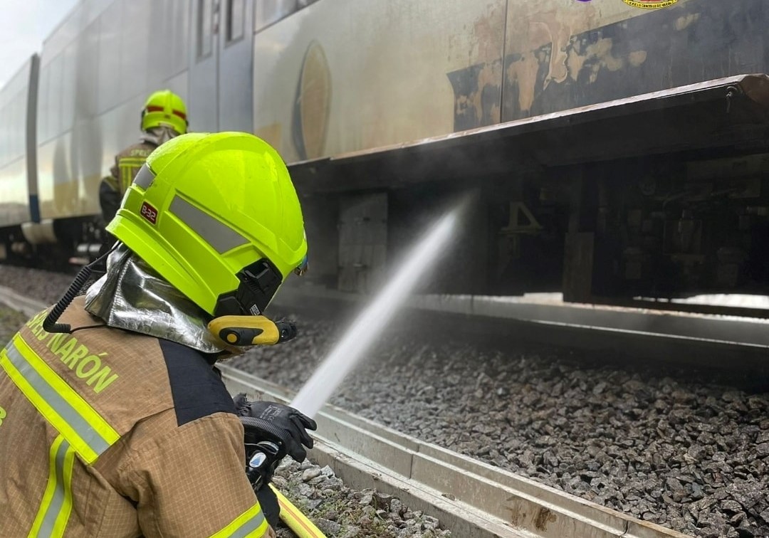 Los bomberos del SPEIS de Narón fueron los encargados de actuar en la locomotora | SPEIS NARÓN