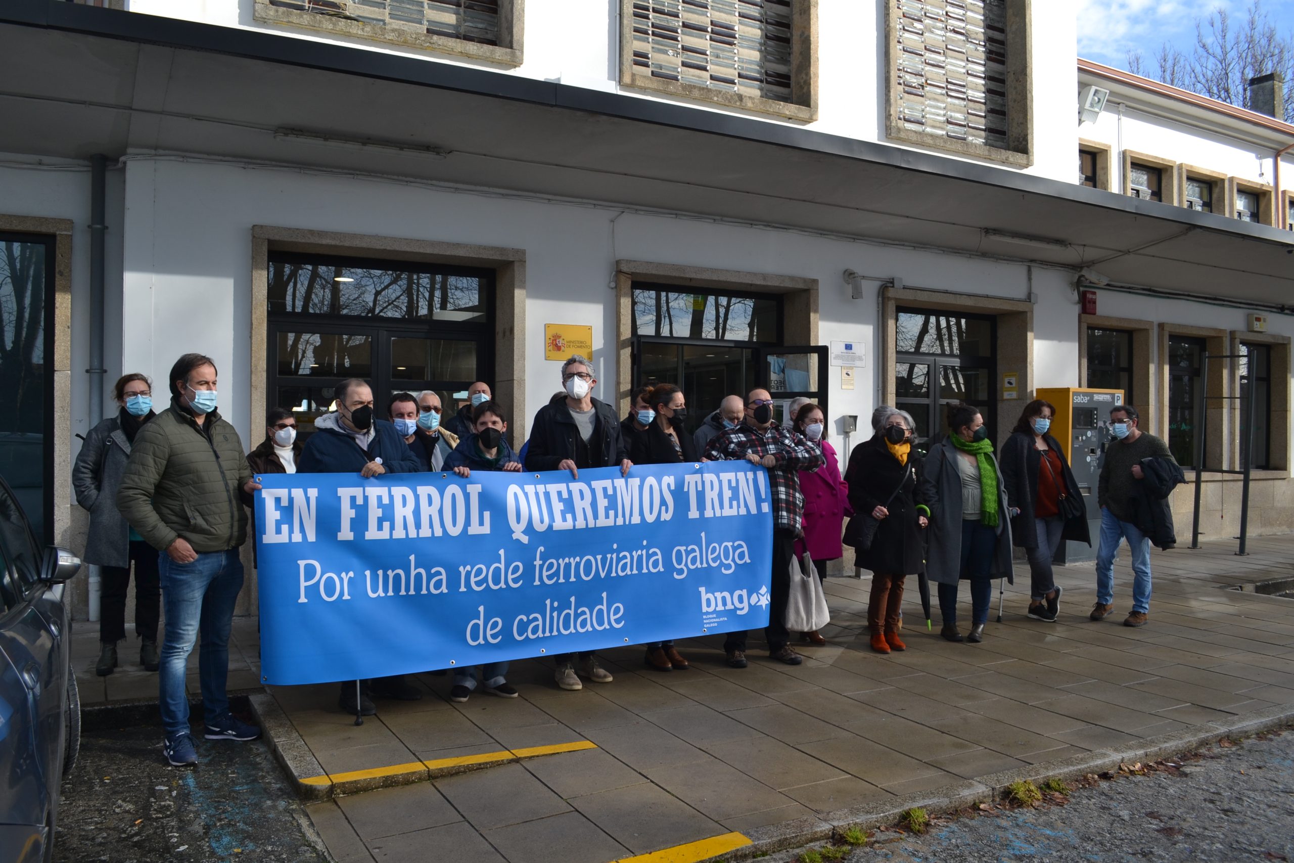 Concentración ayer del BNG delante de la estación de Ferrocarril