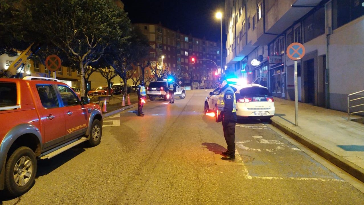 Imagen de un control nocturno en Lugo | POLICÍA LOCAL