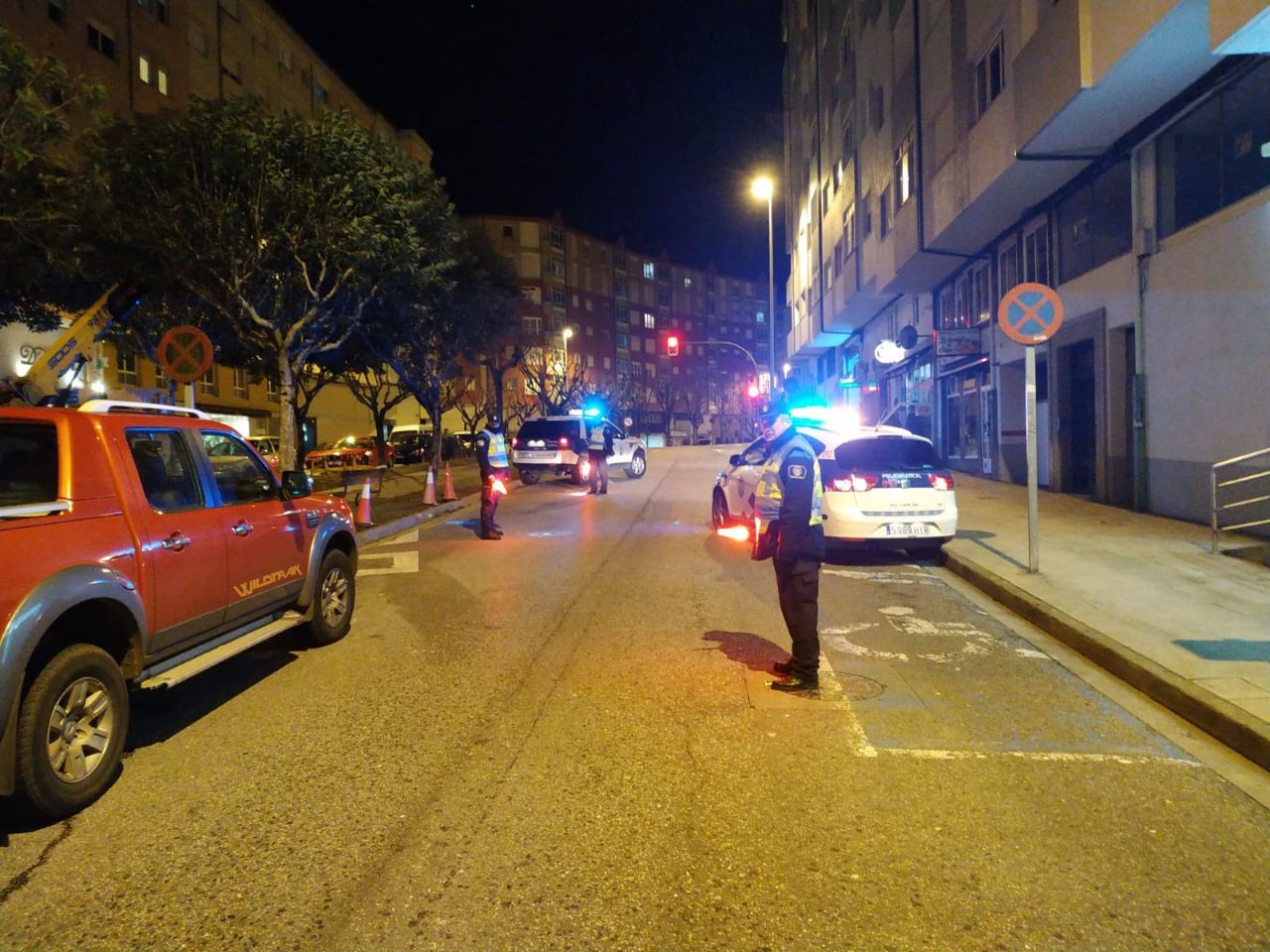 Imagen de archivo de un control nocturno en Avenida das Fontiñas | POLICÍA LOCAL