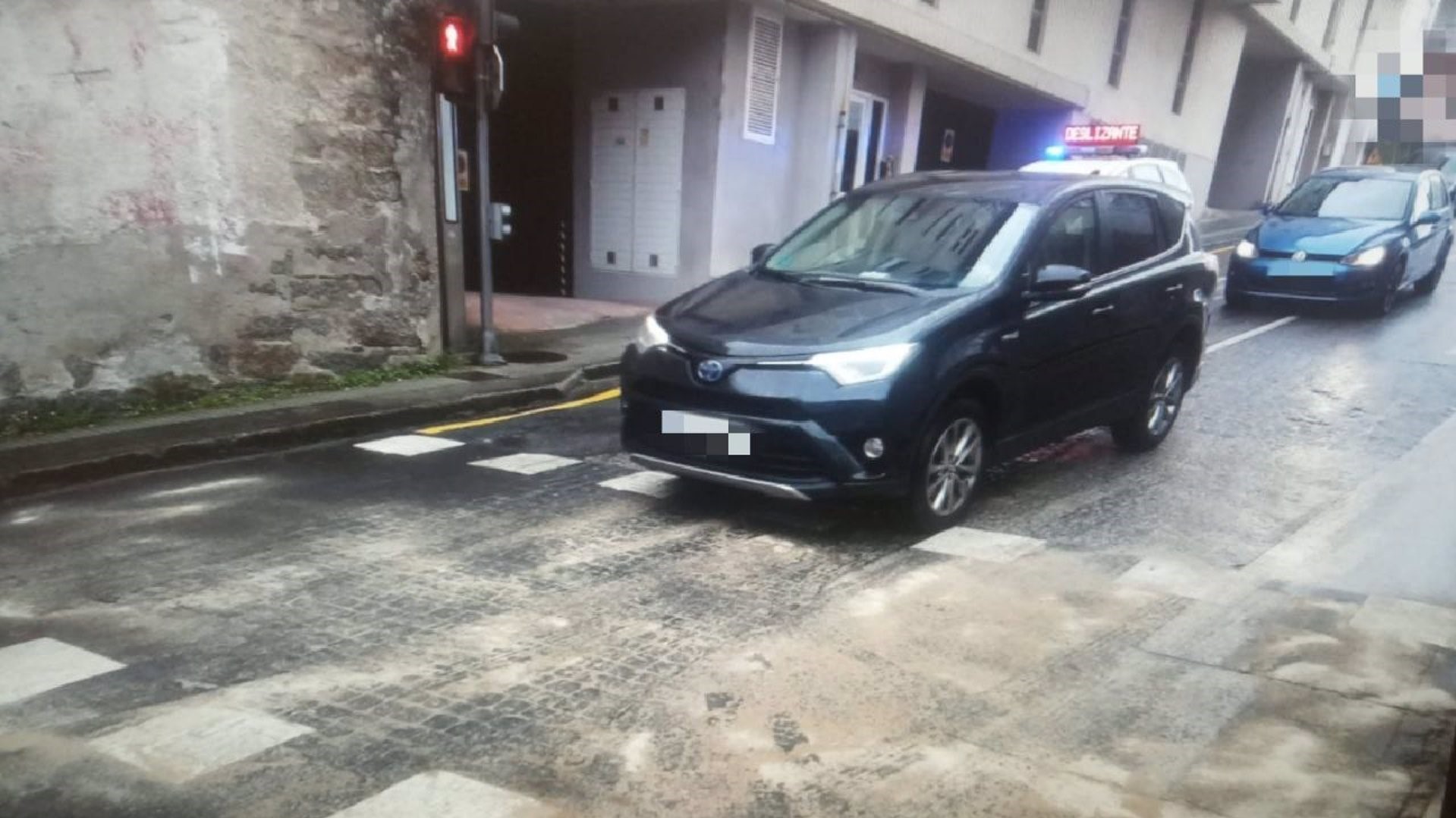 Imagen facilitada por la Policía Local sobre un vertido de aceite en Adolfo Suárez