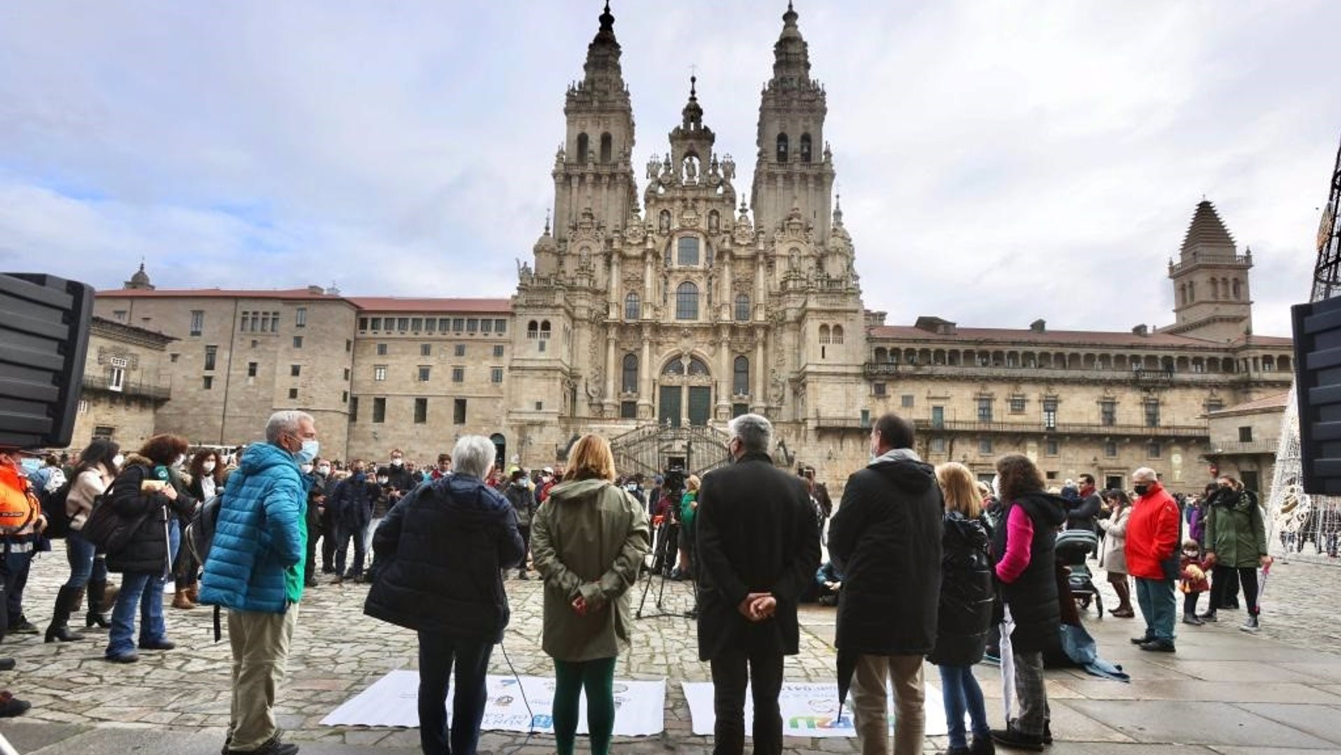 Los jóvenes en su llegaada a la Plaza del Obradoiro, en Santiago de Compostela | UP2U PROJECT