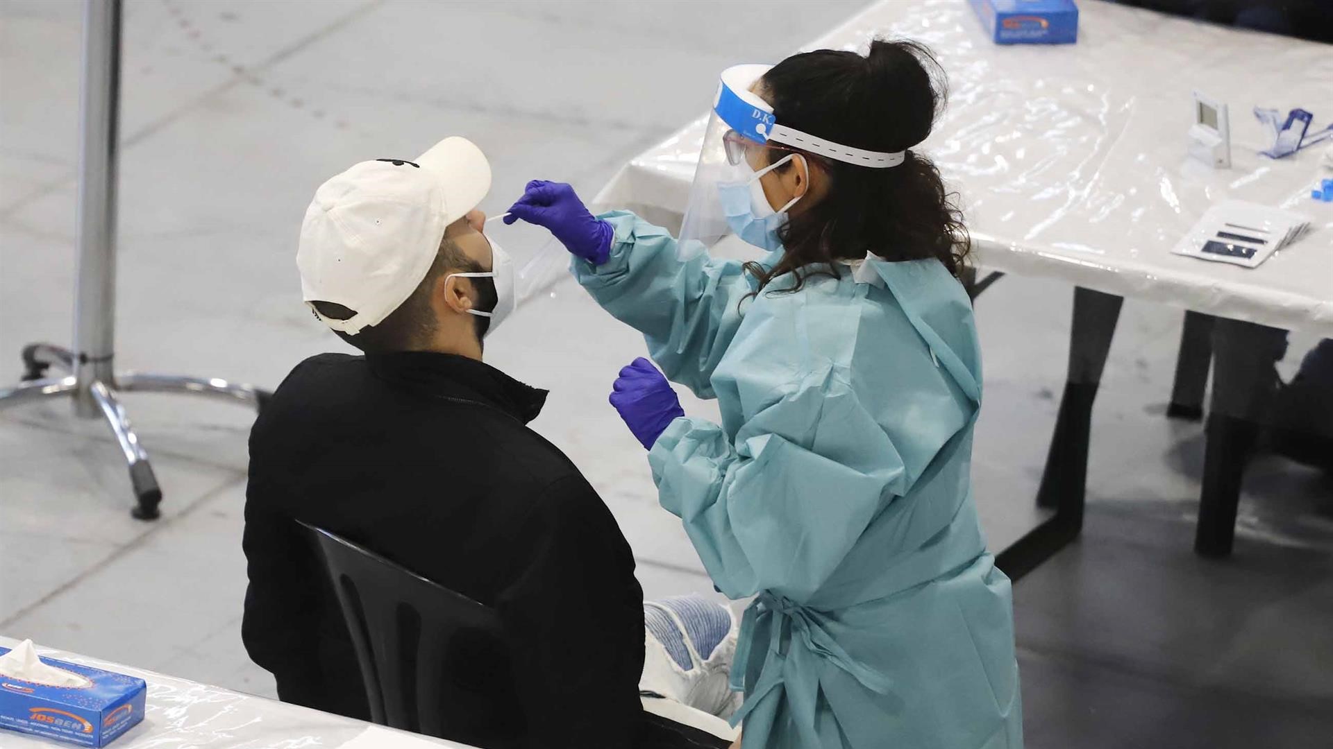 Imagen de archivo de la realización de un test de antígenos | MARTA VÁZQUEZ RODRÍGUEZ