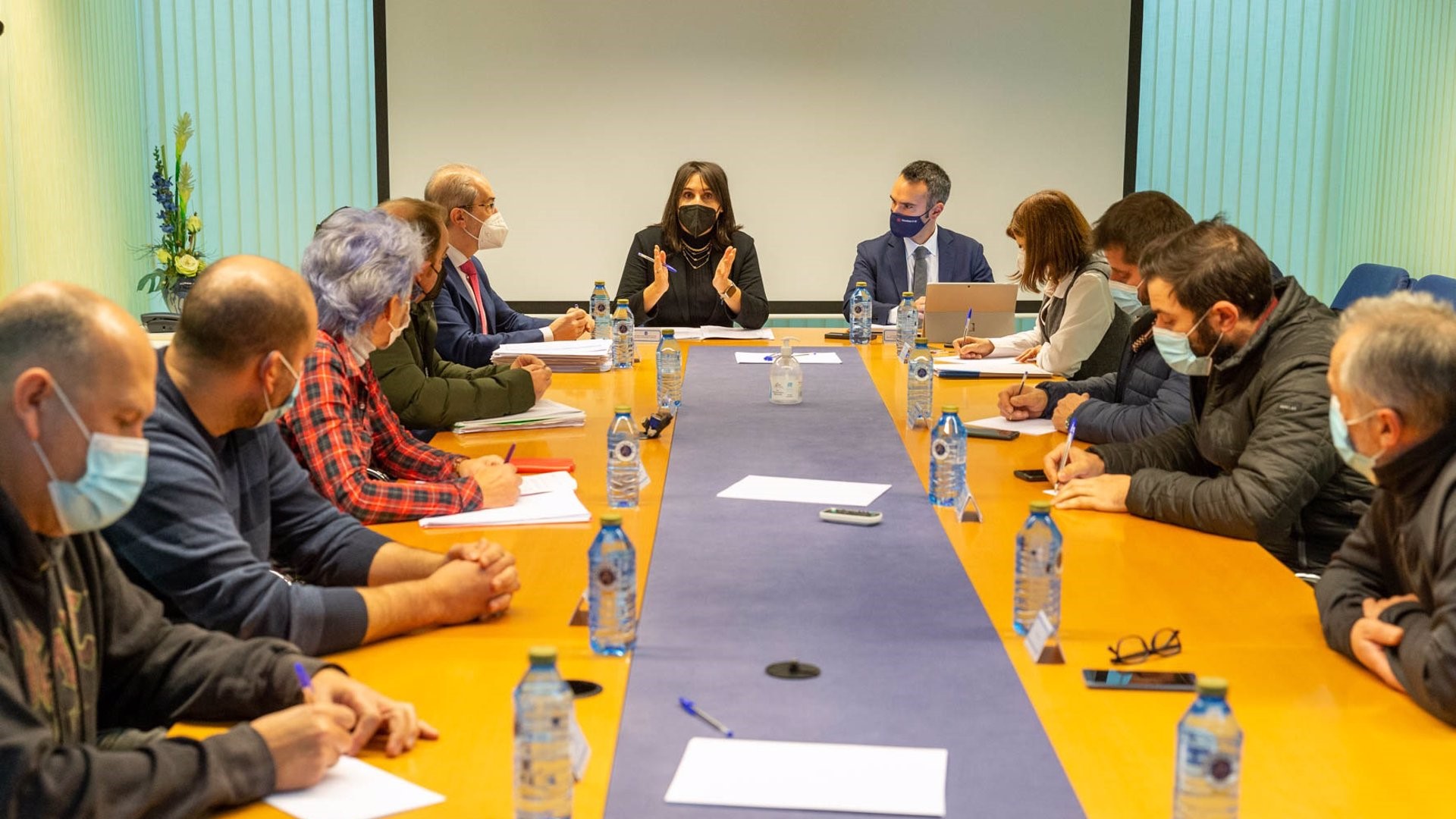 La conselleira de Emprego e Igualdade, María Jesús Lorenzana, se reúne con el comité de Vestas | XOÁN CRESPO