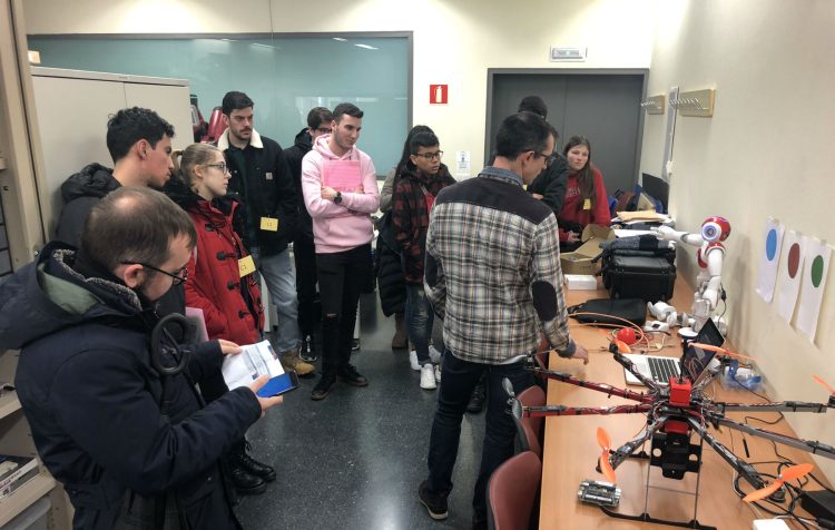 Más de 170 estudiantes de bachillerato y de FP de distintos puntos de Galicia
participaron en la III Jornada de Puertas Abertas “Día da Enxeñaría”