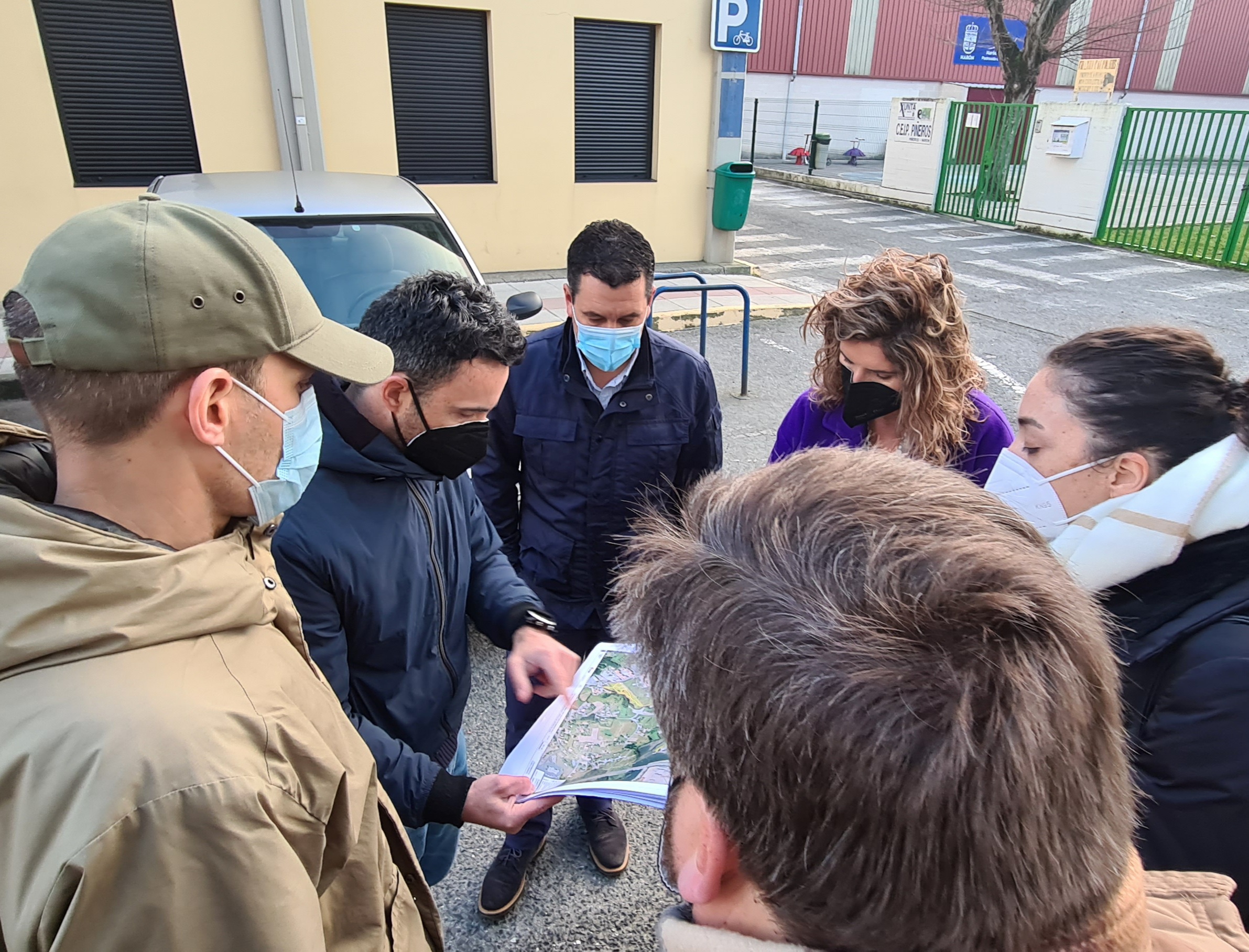 La alcaldesa, Marián Ferreiro, y el concejal de Obras, Pablo Mauriz, se reunieron con representantes de la empresa adjudicataria de las obras