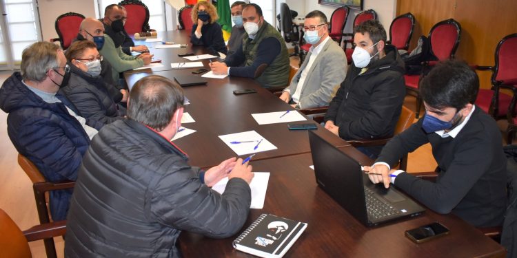 En la reunión participaron representantes de los ayuntamientos de Ferrol; As Pontes; Miño; Pontedeume, Narón; Cabanas; Ares; Monfero; Fene; Neda, y A Capela