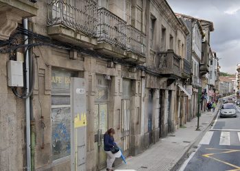 La Avenida Rosalía de Castro tiene varios inmuebles en estado ruinoso