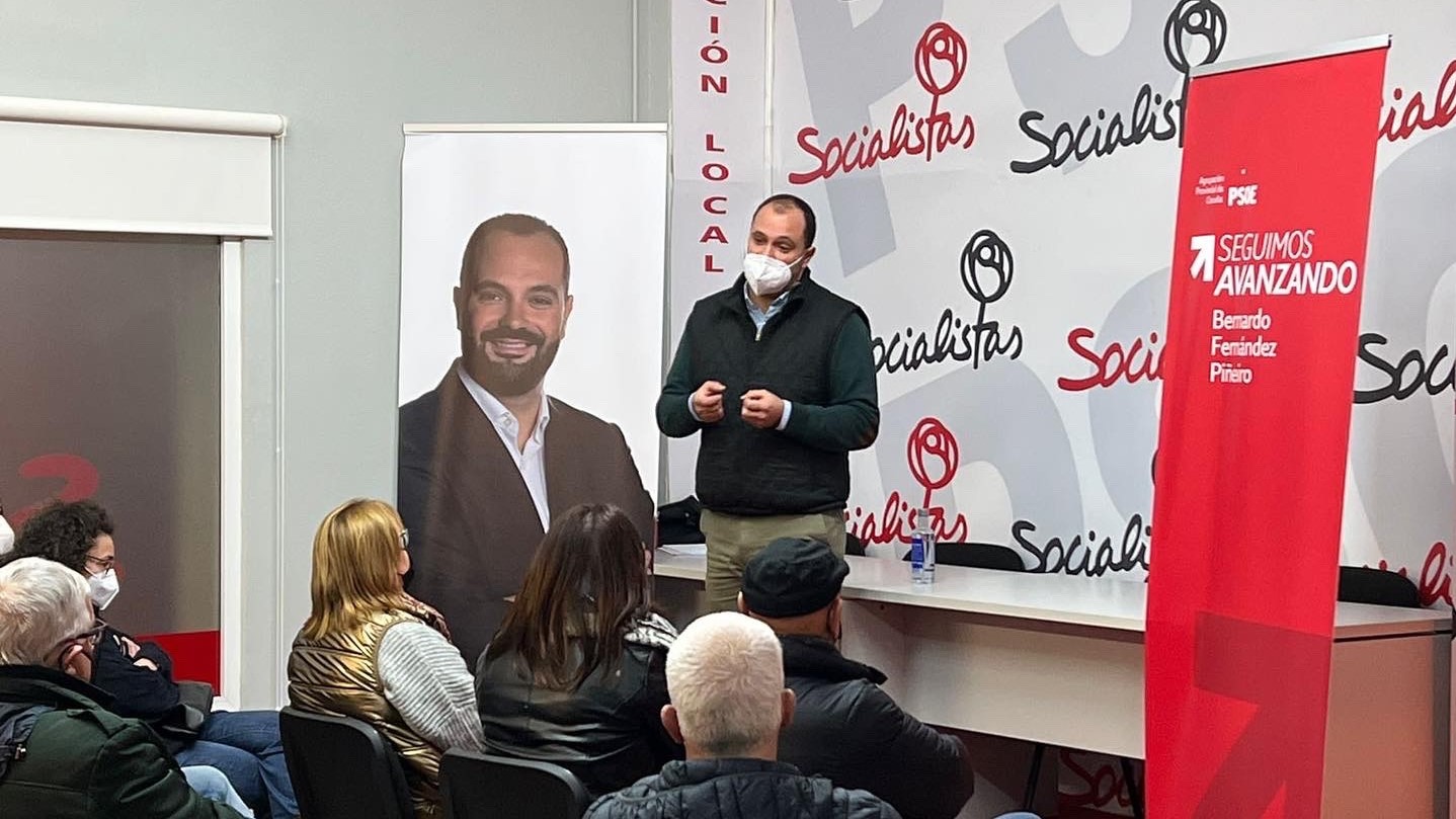 Imagen de archivo de un encuentro de Bernardo Fernández con los socialistas de As Pontes