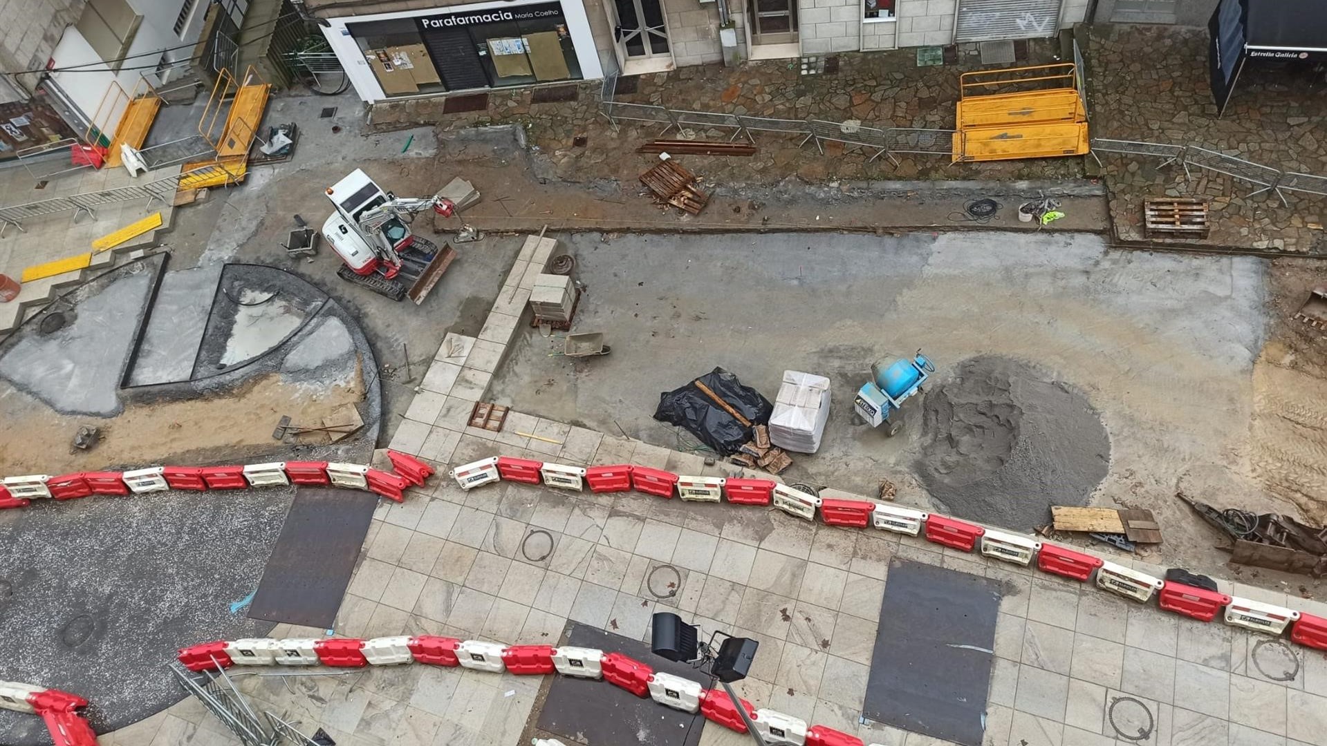 Obras en la calle de Concheiros, en Santiago | EP