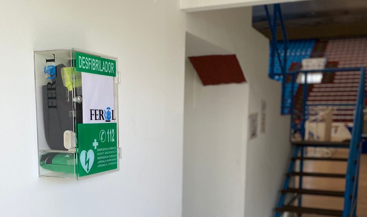 Nuevo desfibrilador instalado en el pabellón de A Malata