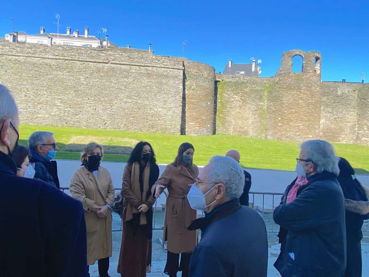 Imagen de la reunión mantenida hoy con los vecinos