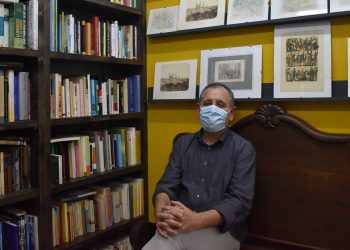 Pablo Iglesias, propietario de la librería Tirana