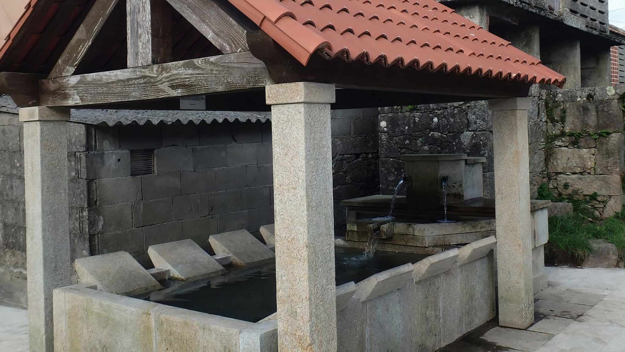 Fuente y lavadero de Teaio