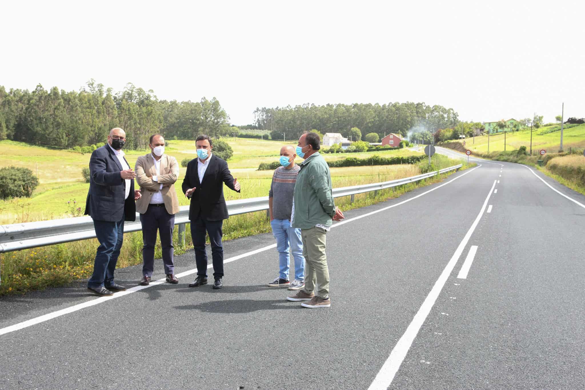 Archivo-Valentín González Formoso y Alberto González en la visita al final de la primera fase de las obras, en 2021