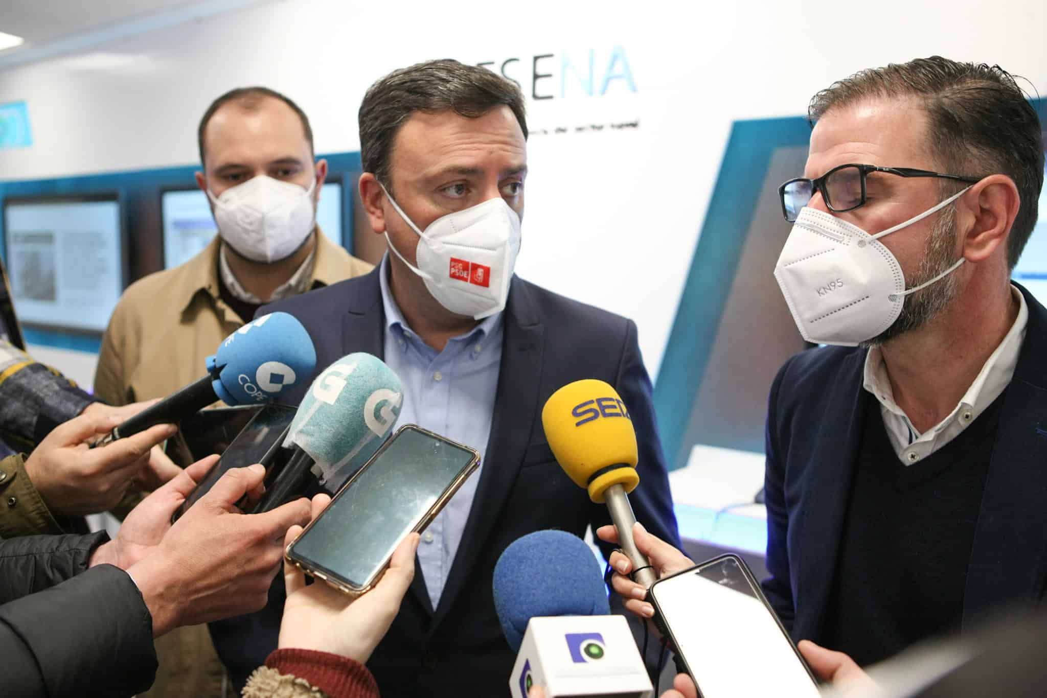 Valentín González, Ángel Mato y Bernardo Fernández, durante la visita al Cesena
