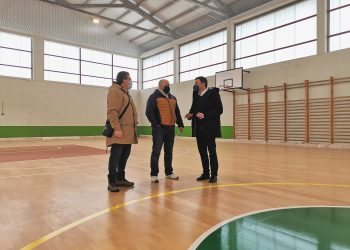 Valentín González Formoso visitó las renovadas instalaciones deportivas