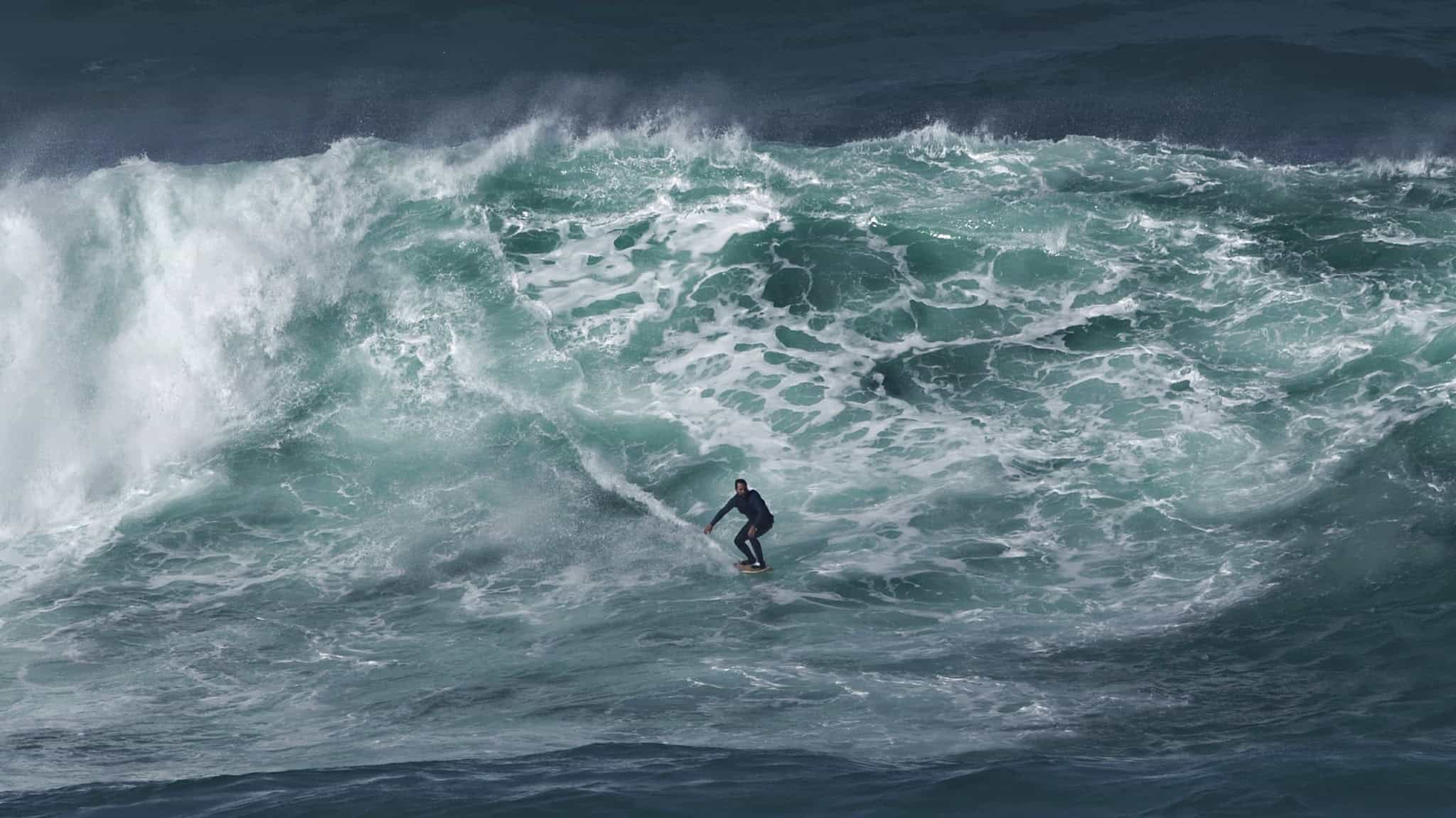 Imagen de un surfista en O Portiño | A CORUÑA BIG WAVES