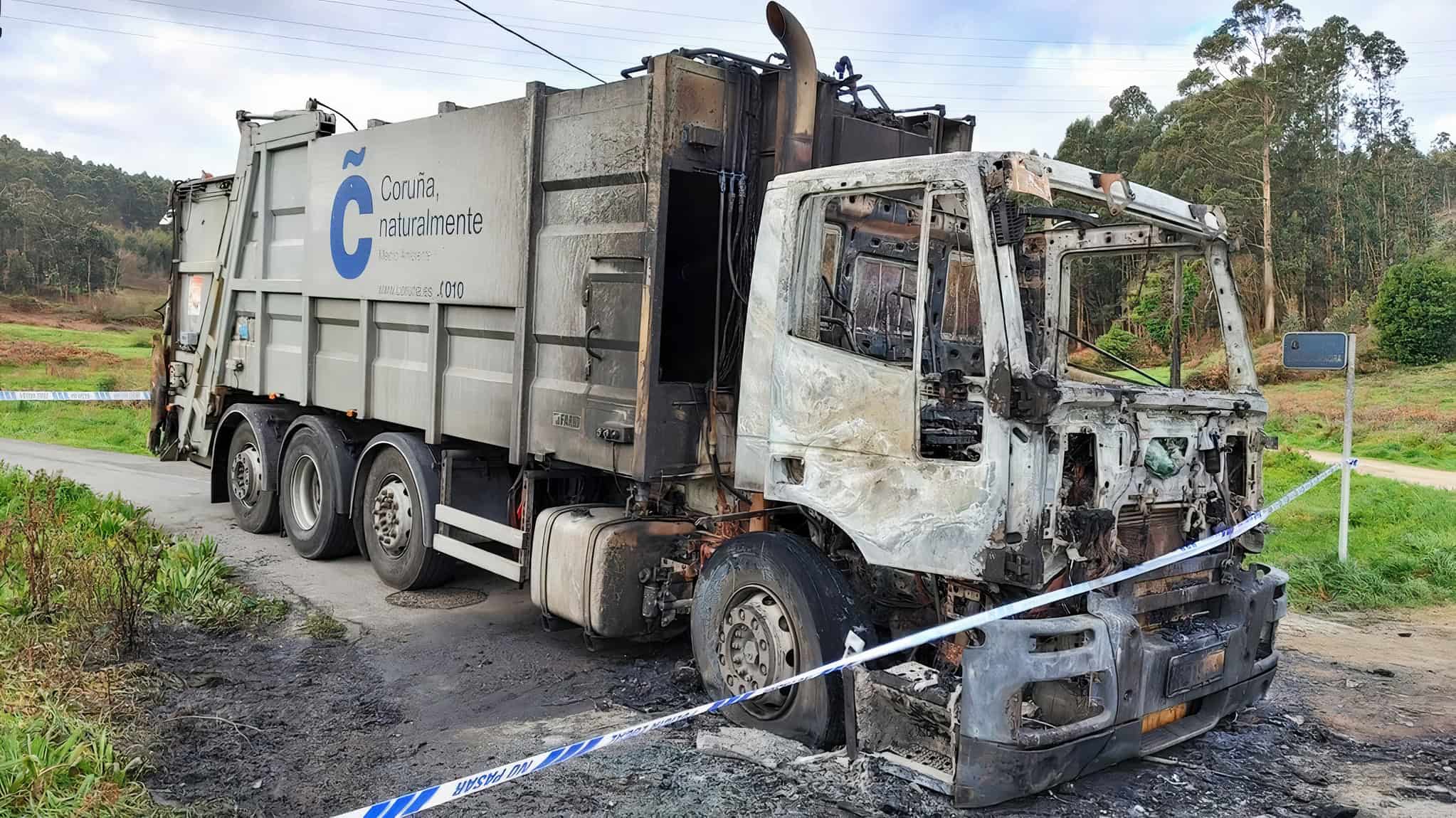 Archivo - Arde un camión de la basura en A Coruña | @ELOYTP